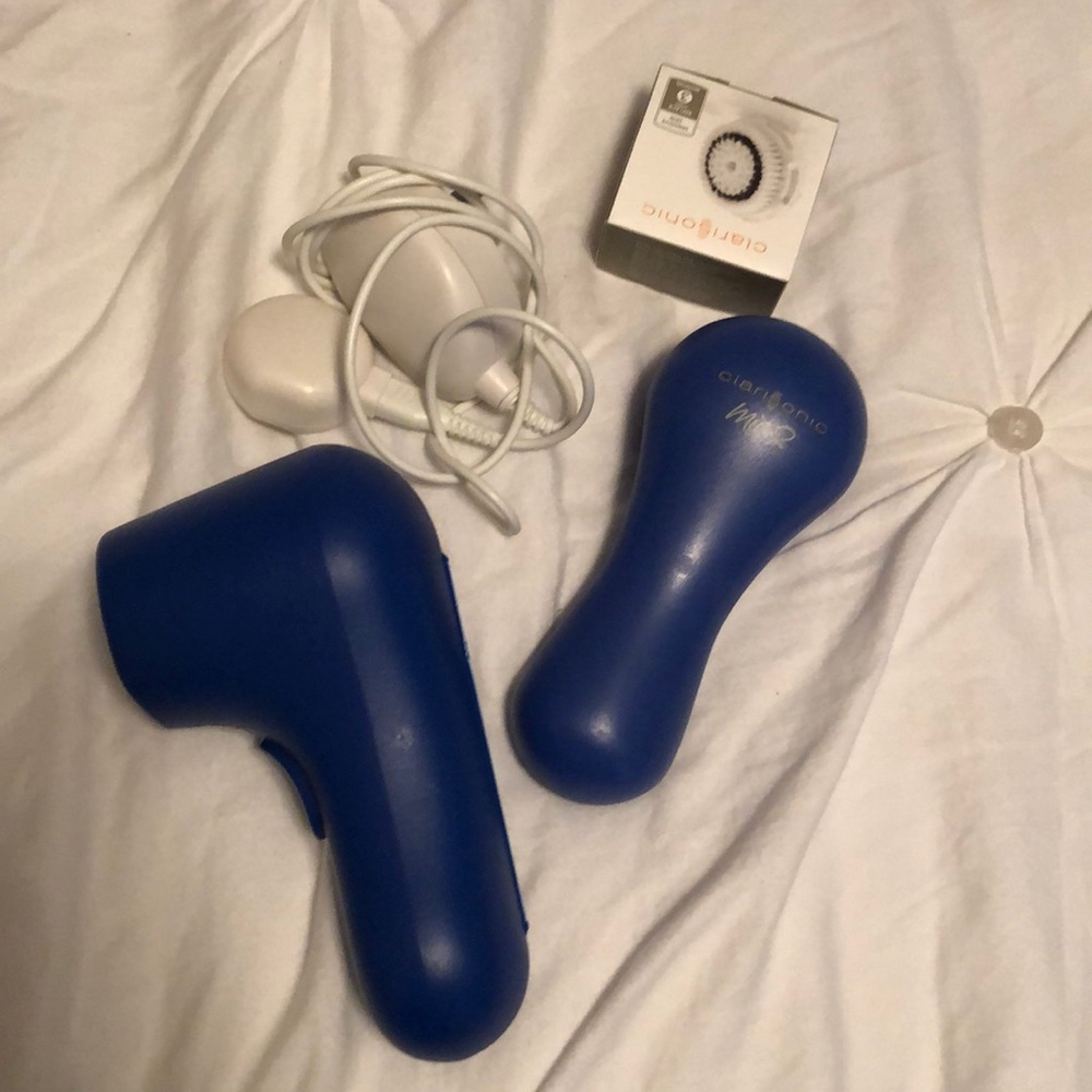 Clarisonic brush with charger, travel case, brush